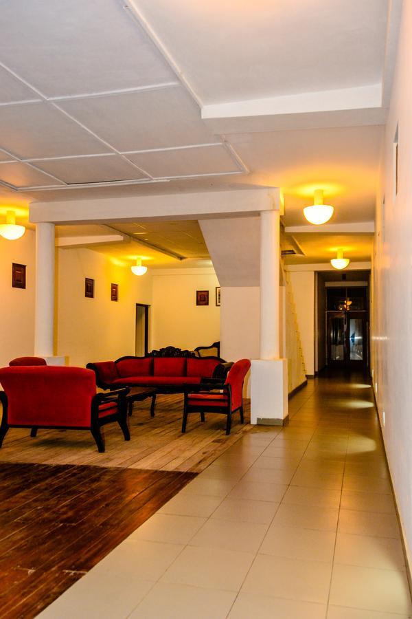 Rainbow Beach Hotel Негомбо Экстерьер фото